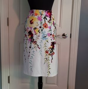 NYCC Flowered pull on pencil skirt L